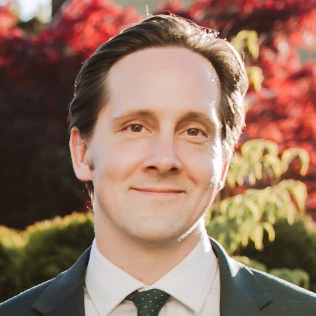 Headshot of Ryan O